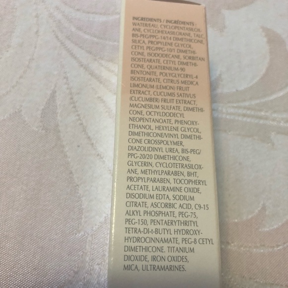 Medium Coverage Foundation - Picture 3 of 4